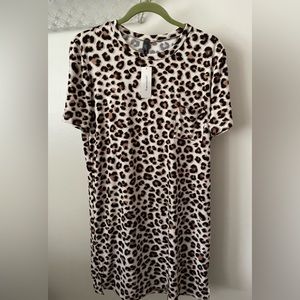 Francesca’s ALYA Leopard Pocket Tee Shirt Dress NEW Size Large